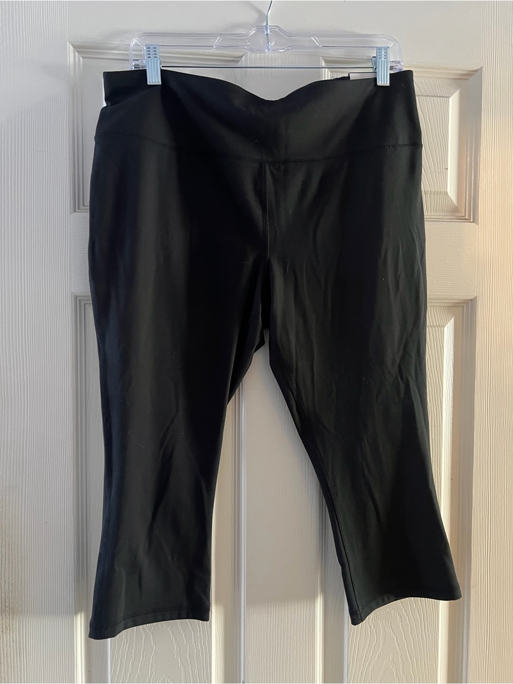 DSG Momentum High-Rise Capri Leggings in Black